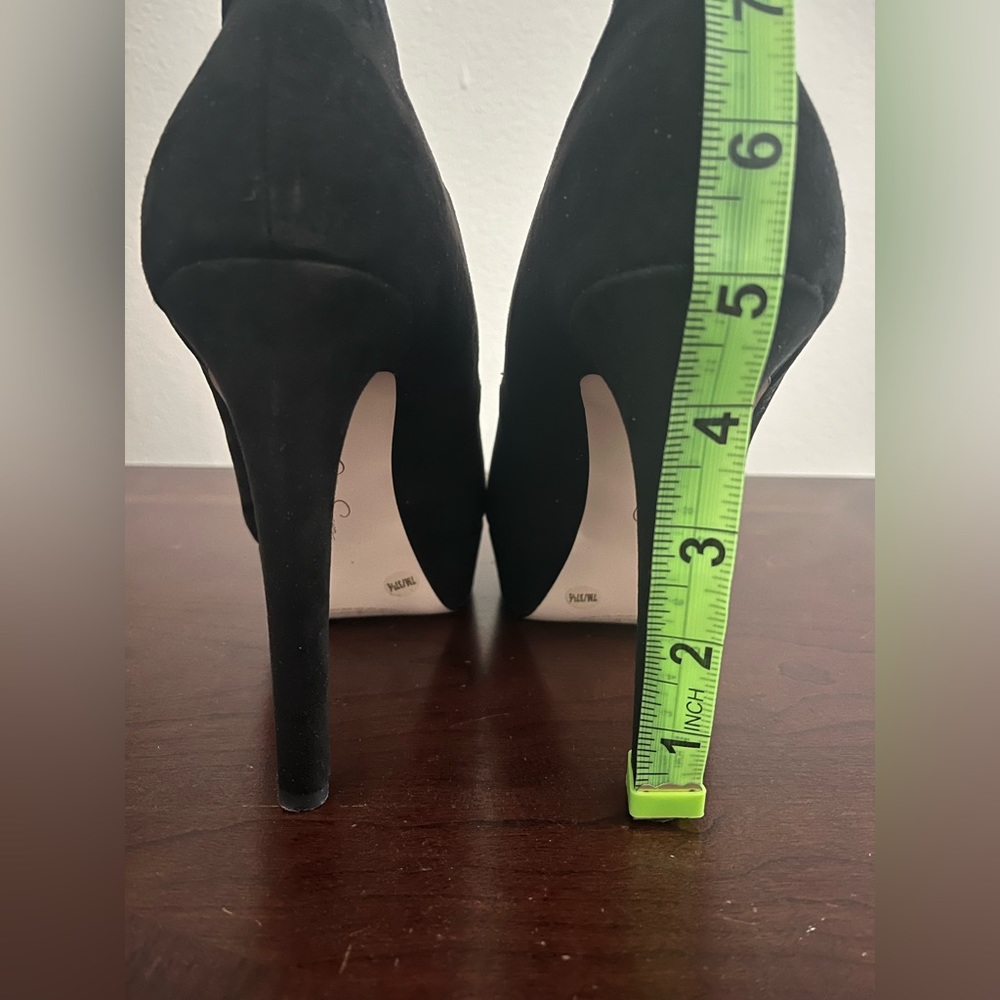 Jessica Simpson Peep Toe Pumps - Picture 4 of 8